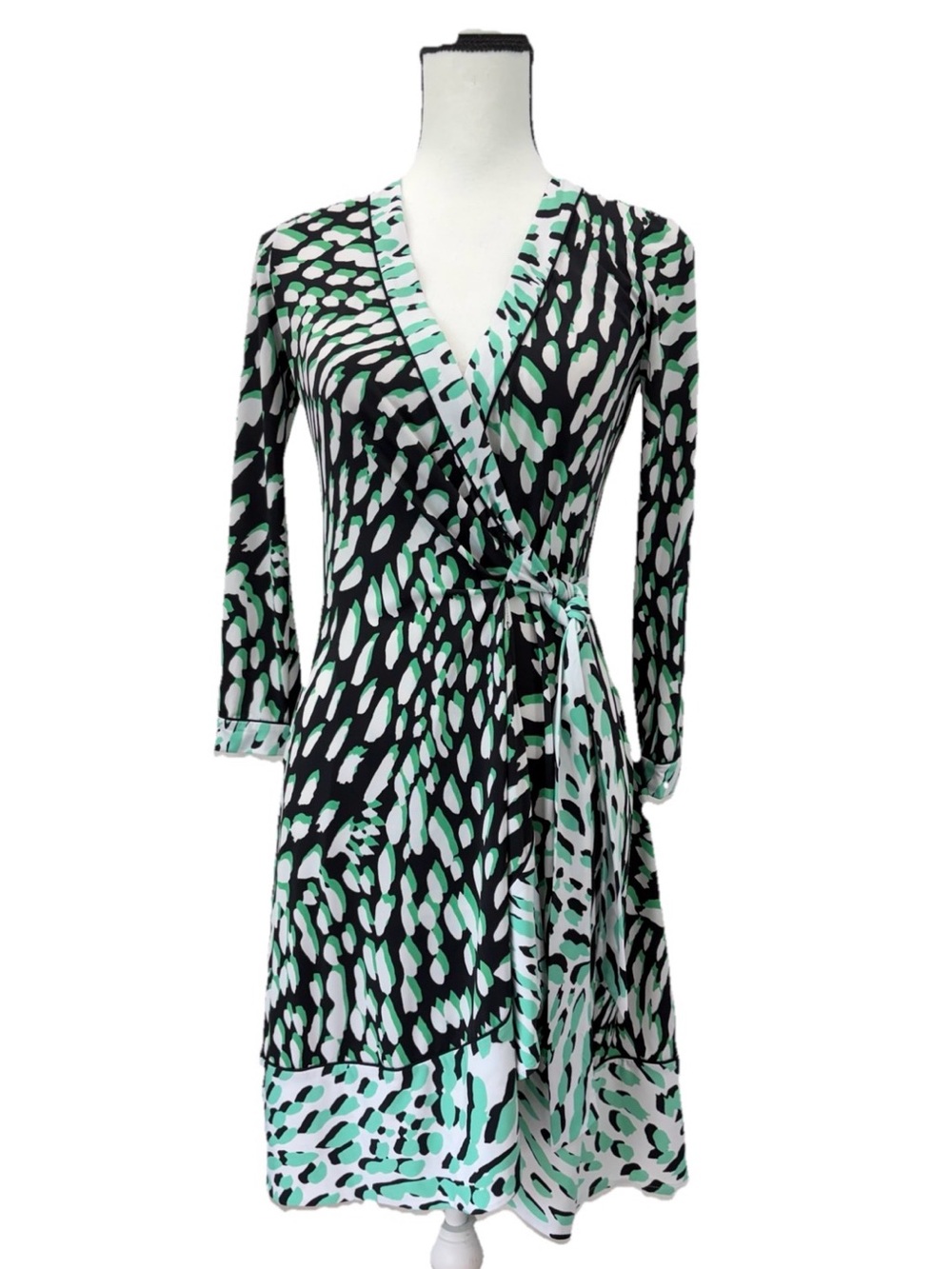 BCBG Max Azria Quindan Wrap Dress in Light Evergreen Black White Size XS NWT